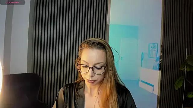 Alma_Luv from StripChat