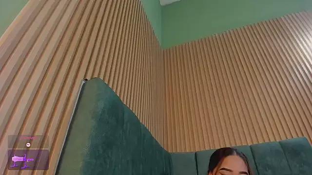 AlomdraPeach from StripChat is Freechat