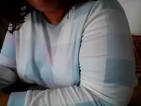 Alyacurvy from StripChat