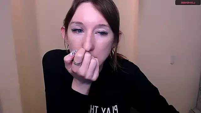 AmandaSell from StripChat