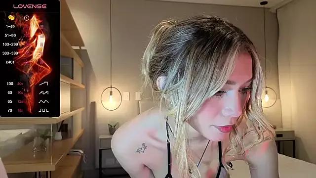 AmelieAxie from StripChat is Freechat