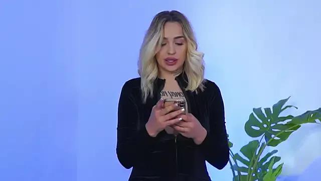 Ammylicious_Doll from StripChat