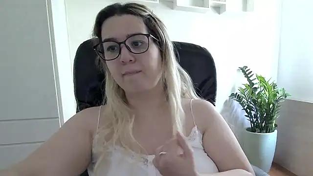 amooraaamoon on StripChat 