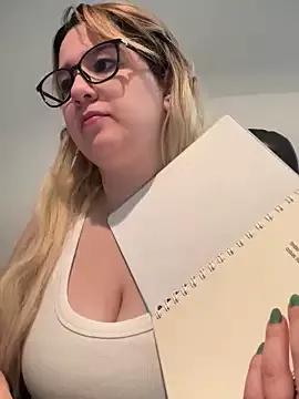amooraaamoon on StripChat 