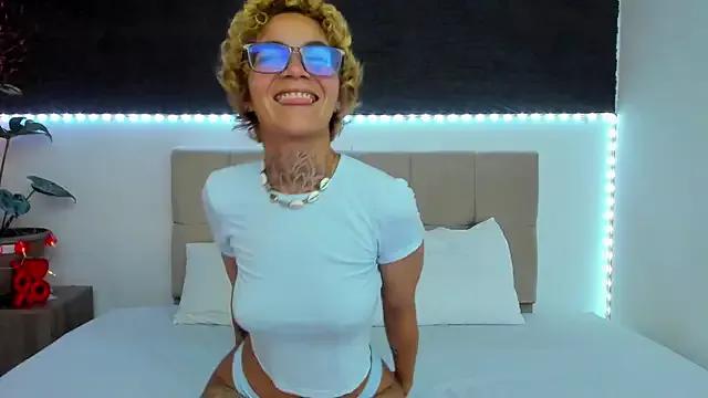 anaroa from StripChat