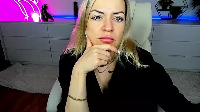 Anna_Snows from StripChat is Freechat