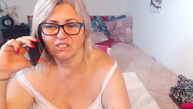 AnnaHot from StripChat