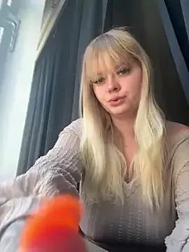 AnnaLenaaa from StripChat