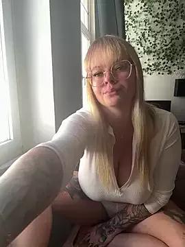 AnnaLenaaa from StripChat