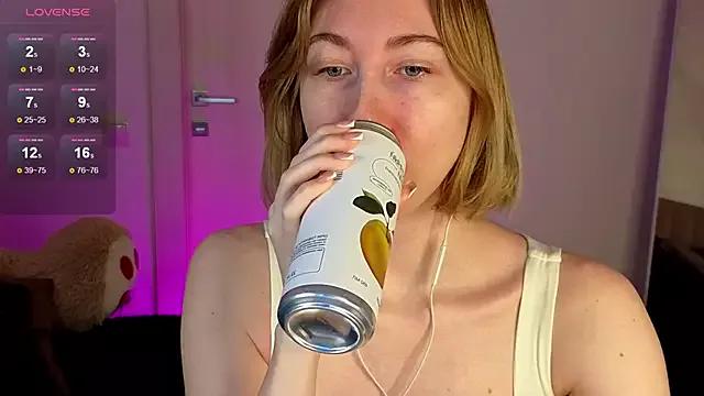 AnnaPeachy from StripChat is Freechat