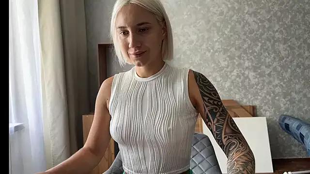 AnneBall from StripChat
