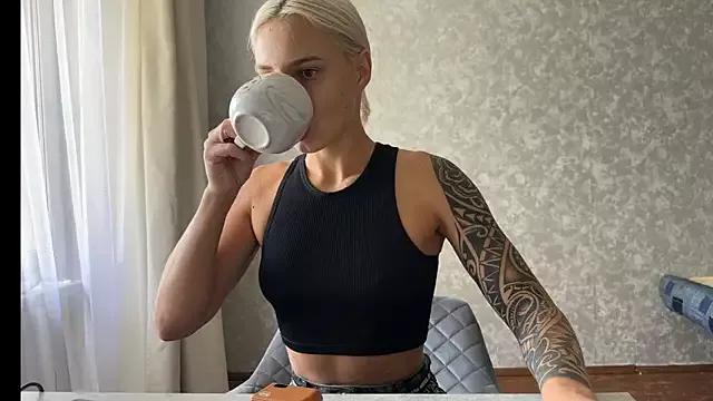 AnneBall from StripChat