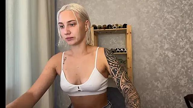 AnneBall from StripChat