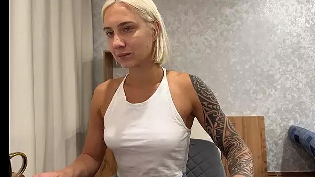 AnneBall from StripChat