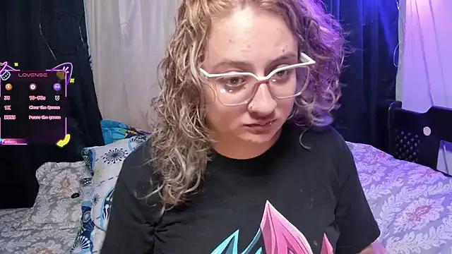 AnnieBigBoobs from StripChat is Freechat