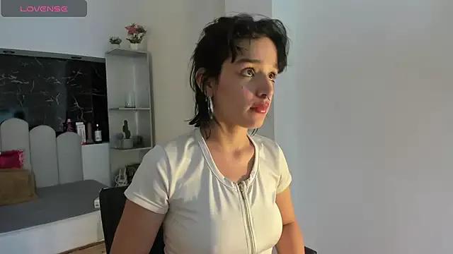 Annyrosee from StripChat is Freechat