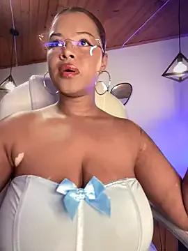 Antonellaa_pink from StripChat is Freechat