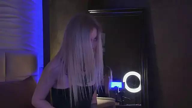 AriWild from StripChat is Freechat