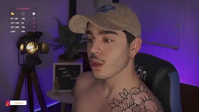Arkaikomz from StripChat
