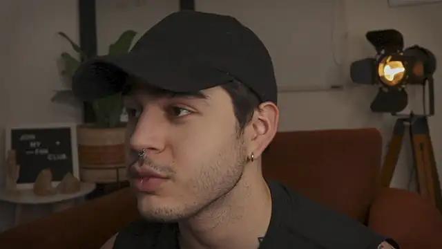 Arkaikomz from StripChat