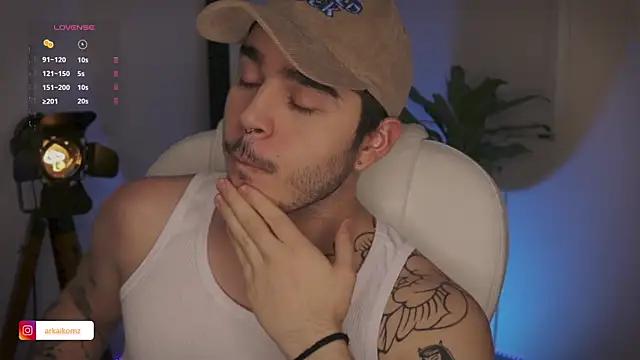 Arkaikomz from StripChat