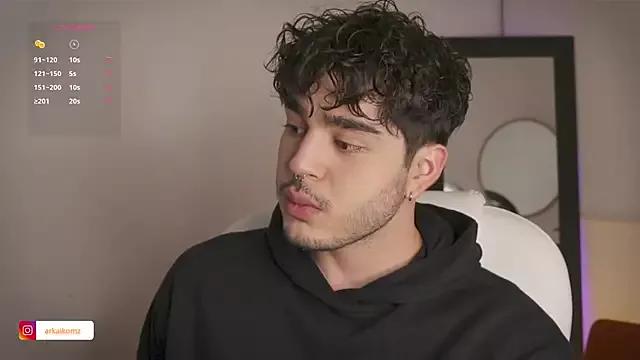 Arkaikomz from StripChat