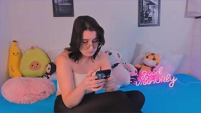 ArlineYoung webcams show profile image 