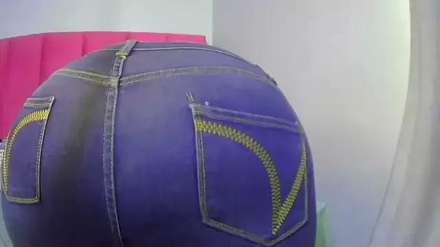 Photos of assqueenxx from StripChat is Freechat