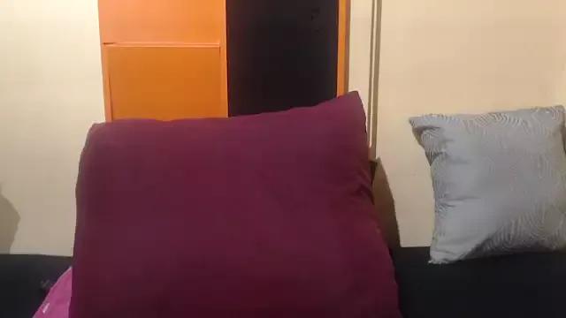 AssSeductress43 from StripChat
