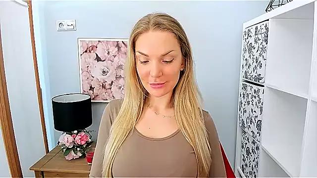 AulloraHoney from StripChat