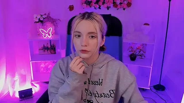 AuroraWrenfield from StripChat is Freechat