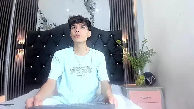 AxelWolfe from StripChat is Freechat