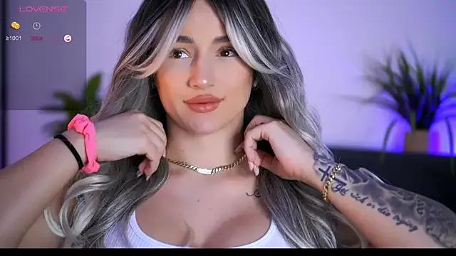 BabbyAisha from StripChat is Freechat