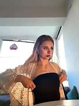BabyAnais from StripChat