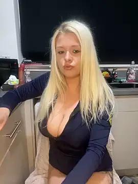BabyyDollxoxx from StripChat