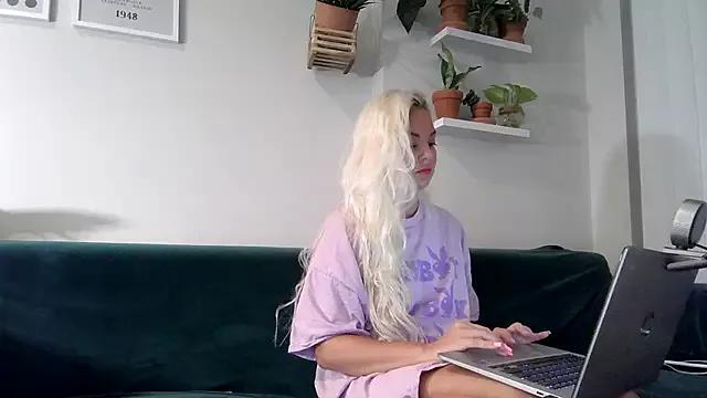 badblondebunny from StripChat