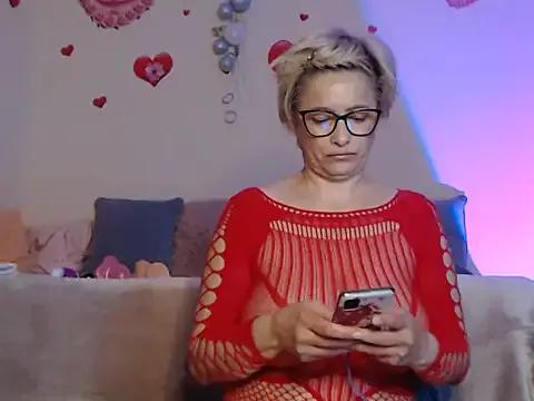BellaBellaHot from StripChat