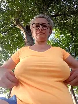 BellaBellaHot from StripChat