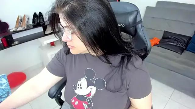 BellaFlaming from StripChat
