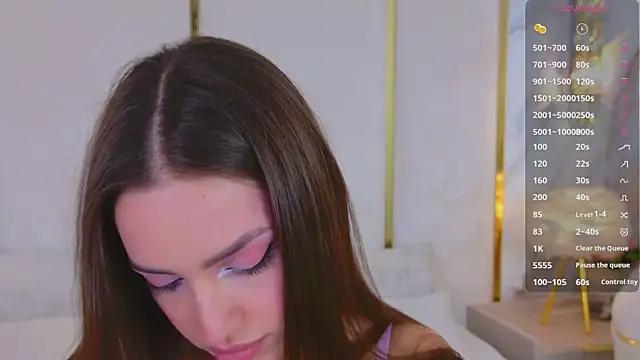 BellaHalles from StripChat
