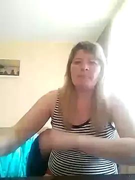 BellaLove335 from StripChat