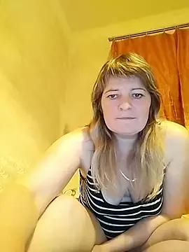 BellaLove335 from StripChat