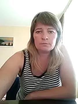 BellaLove335 from StripChat