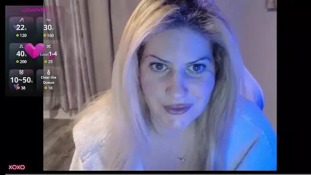 BellaStar84 from StripChat