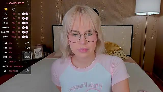bellatip from StripChat