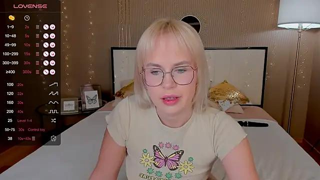 bellatip from StripChat