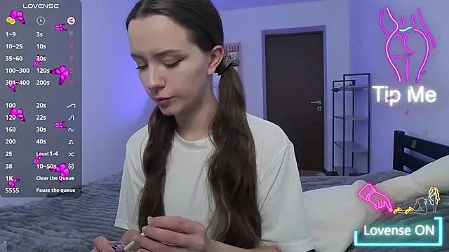 BellaVelure from StripChat