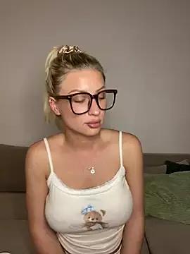 belle98 from StripChat