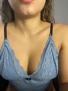 bellysantinha from StripChat