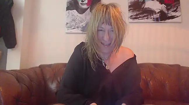 BettyDavisX from StripChat
